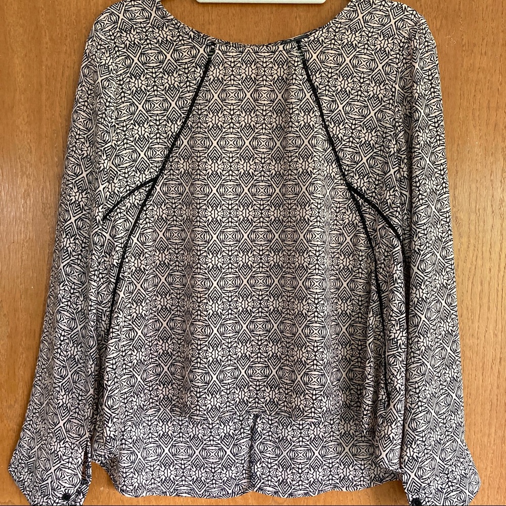ASTR Blush and black geometric blouse
